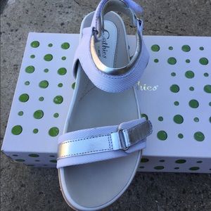 Earthies White & Silver Sandals NWT size 8